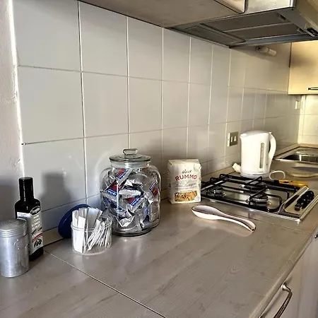 Bilocale Del Sole A Due Passi Dalla Stazione Apartamento Florença